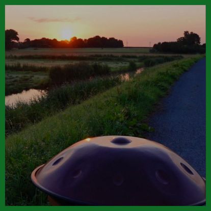 Handpan bij zonsopgang